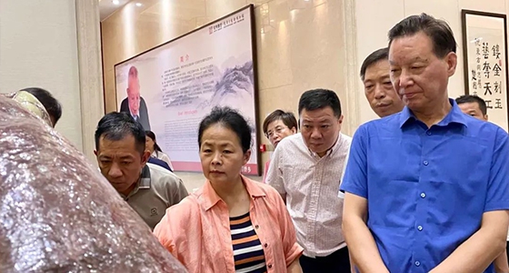 石语千秋松，，，，广迎八方客——欧博abg官网·倪东方艺术博物馆